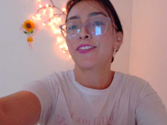 Creamymature live cam on BongaCams