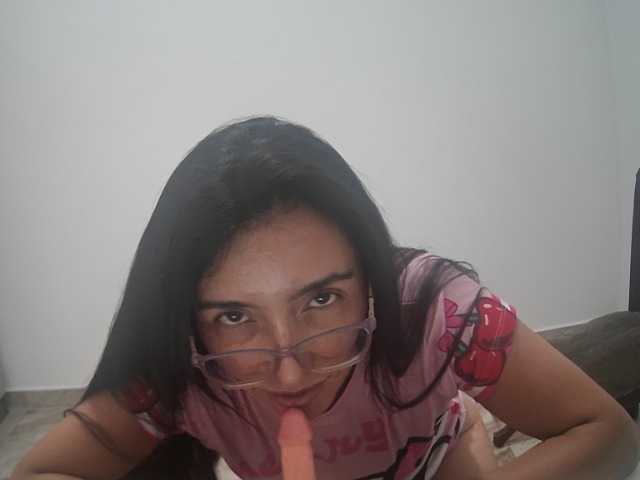 Creamymature live cam on BongaCams