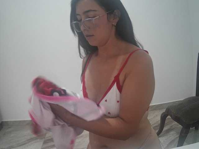Creamymature live cam preview