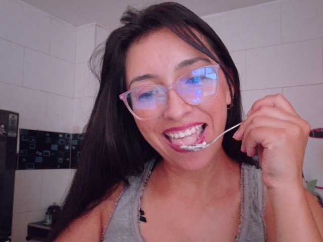 Creamymature live cam on BongaCams