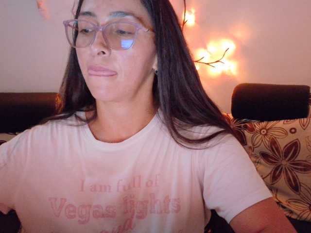Creamymature live cam on BongaCams