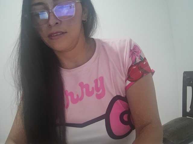 Creamymature live cam on BongaCams