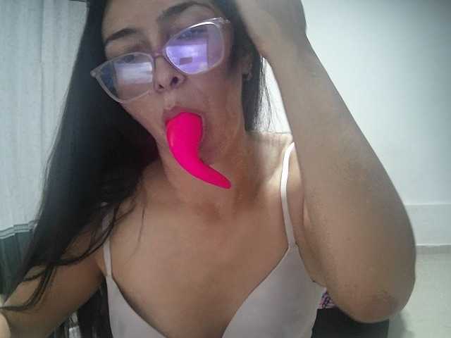 Creamymature live cam on BongaCams