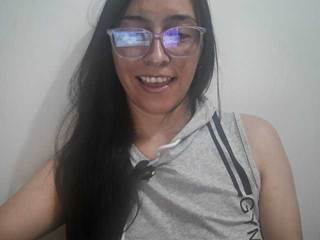Creamymature live cam on BongaCams