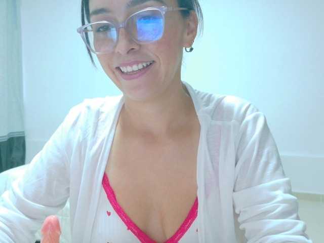 Creamymature live cam on BongaCams