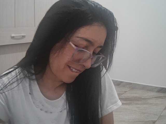 Creamymature live cam on BongaCams