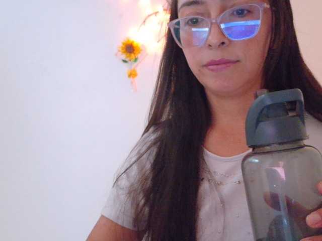 Creamymature live cam on BongaCams
