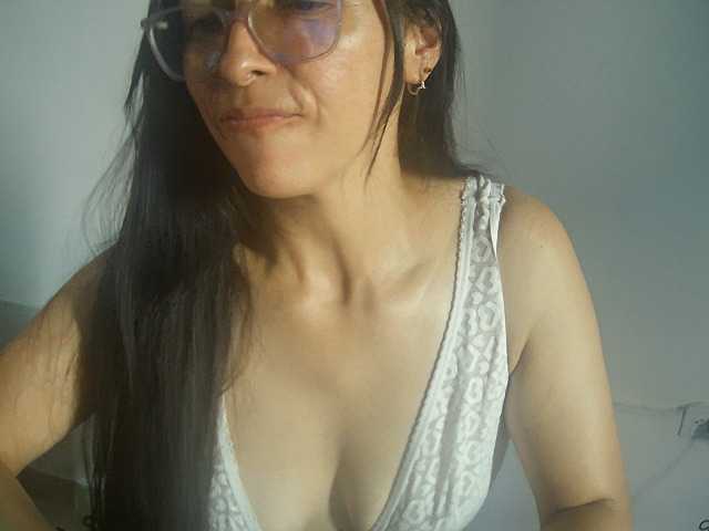 Creamymature live cam on BongaCams