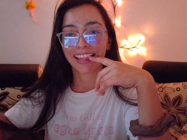 Creamymature live cam on BongaCams
