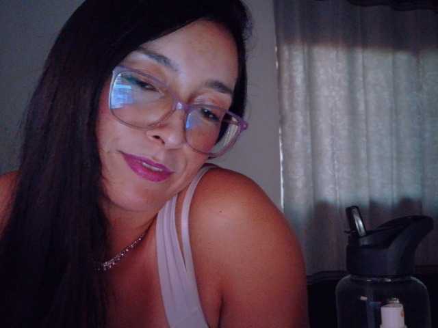 Creamymature live cam on BongaCams