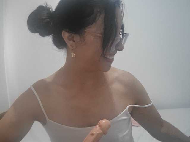 Creamymature live cam on BongaCams