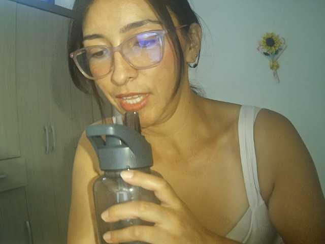 Creamymature live cam on BongaCams