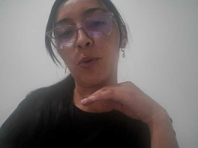 Creamymature live cam on BongaCams