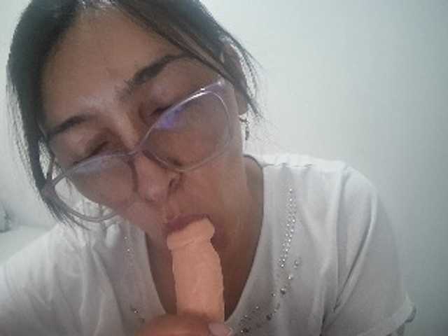 Creamymature live cam on BongaCams