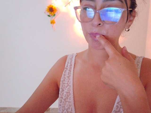 Creamymature live cam on BongaCams