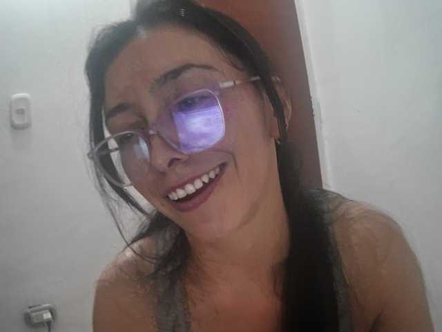Creamymature live cam on BongaCams