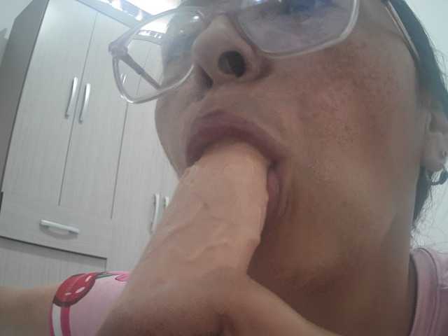 Creamymature live cam on BongaCams