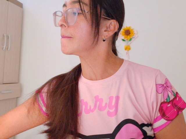 Creamymature live cam on BongaCams