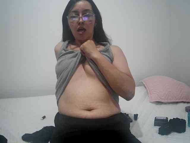 Creamymature webcam