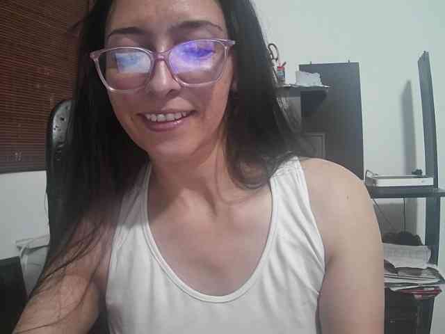 Creamymature webcam