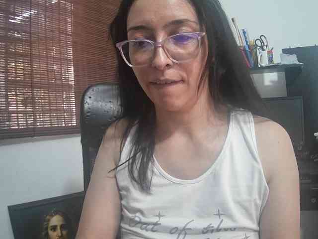 Creamymature webcam