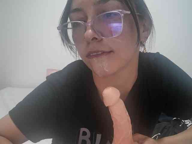 Creamymature webcam