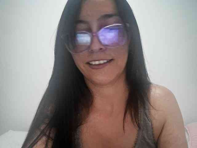 Creamymature webcam