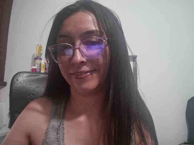 Creamymature webcam