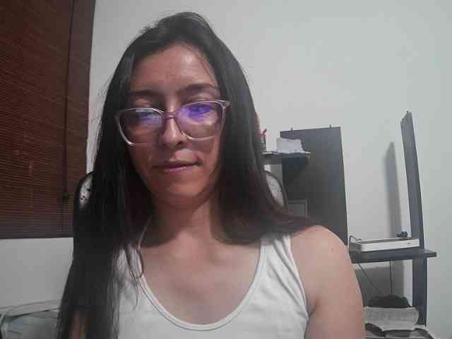 Creamymature webcam
