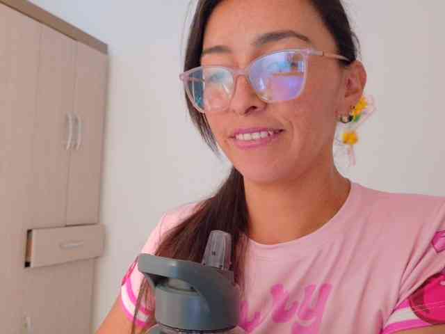 Creamymature webcam