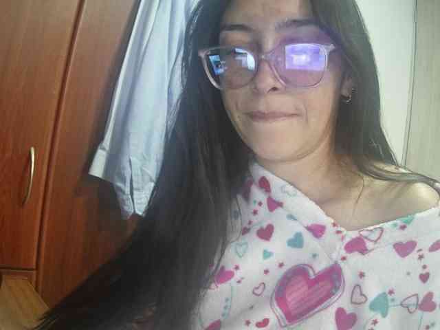 Creamymature webcam
