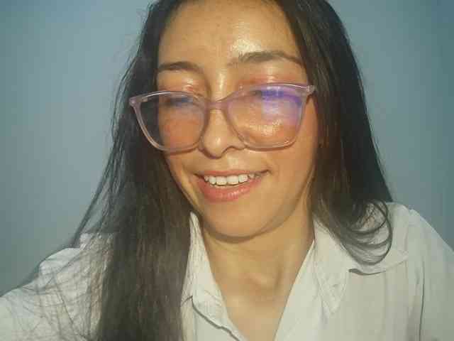 Creamymature webcam