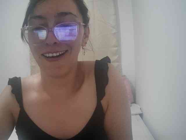 Creamymature webcam