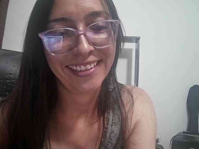 Creamymature webcam
