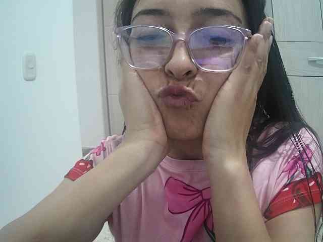 Creamymature webcam