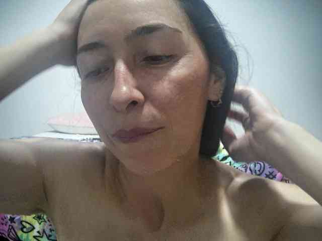 Creamymature webcam