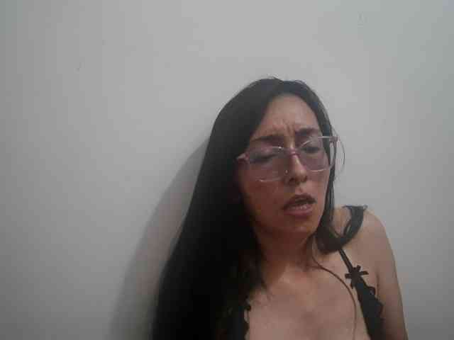 Creamymature webcam