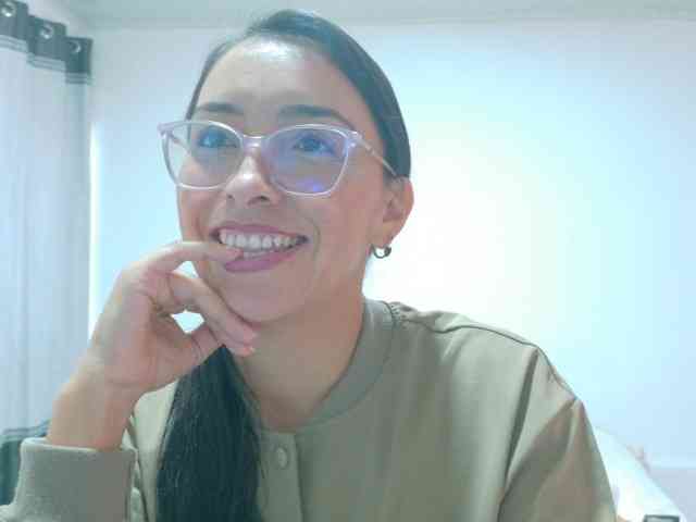 Creamymature webcam