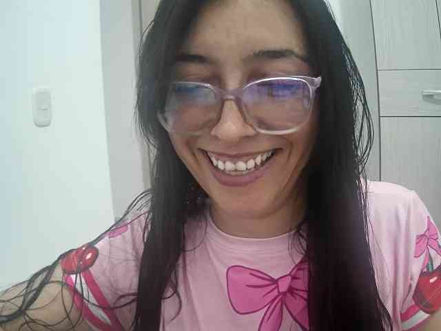 Creamymature webcam
