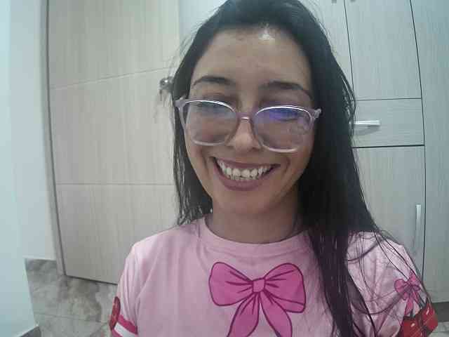 Creamymature webcam