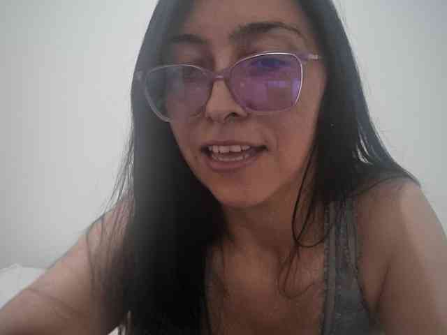 Creamymature webcam