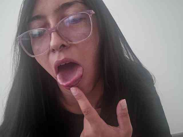Creamymature webcam