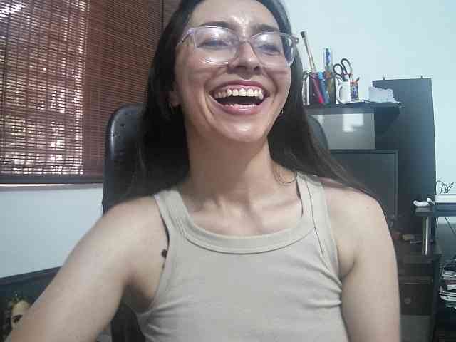 Creamymature webcam