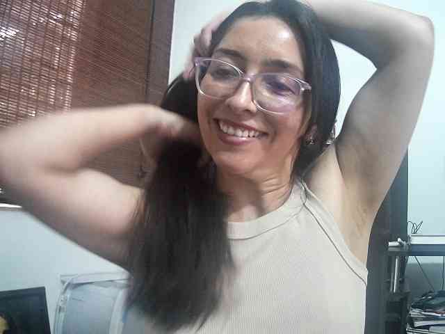 Creamymature webcam