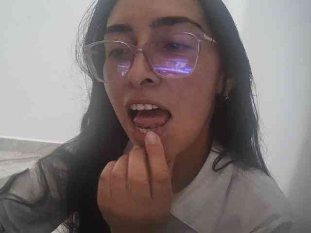 Creamymature webcam