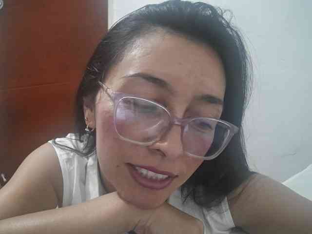 Creamymature webcam