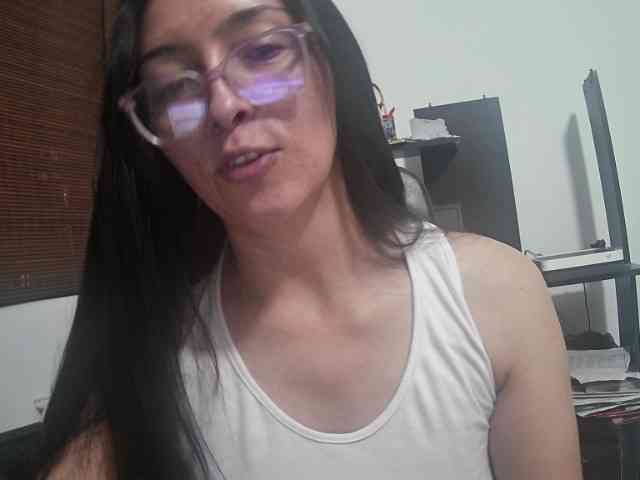 Creamymature webcam
