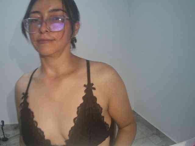 Creamymature webcam