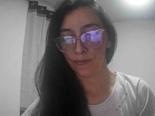 Creamymature webcam