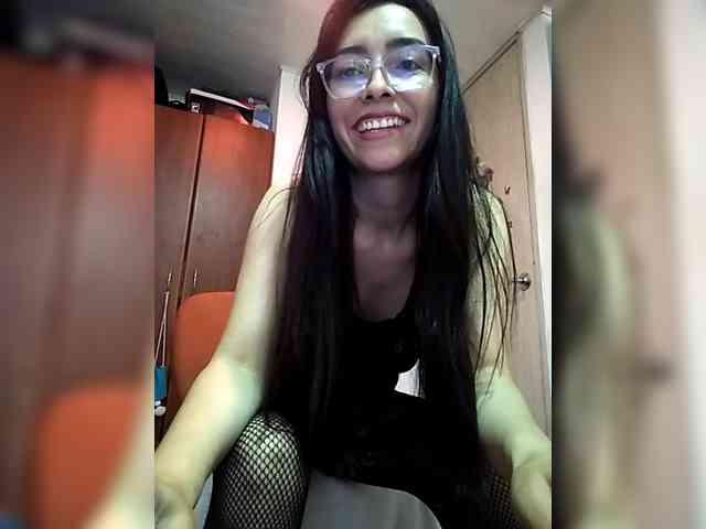 Creamymature webcam